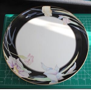 Mikasa Charisma Black L9050 Round Chop Plate Platter 12.25" Floral Iris Japan